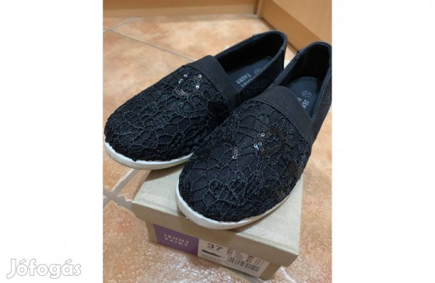 37-es női cipő eladó