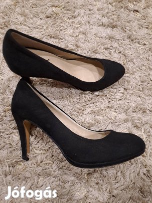 37-es női magassarkú cipő. 