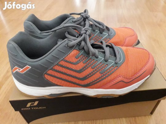 37-es szinte új sportcipő