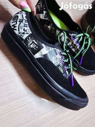 37-es új Vans női cipő