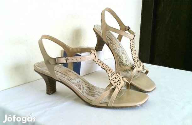37-es valódi bőr nude színű magassarkú szandál 37