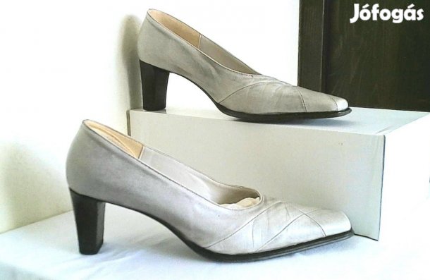 37-es valódi bőr világos szürke magassarkú cipő 37