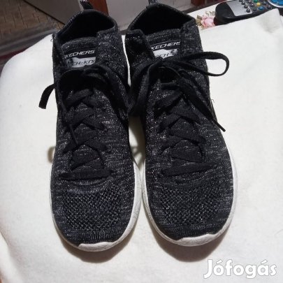38.5-es Skechers nagyon puha sportcipő