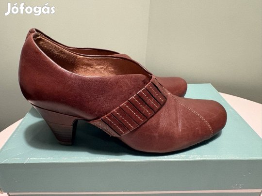 38-as Clarks bőr cipő