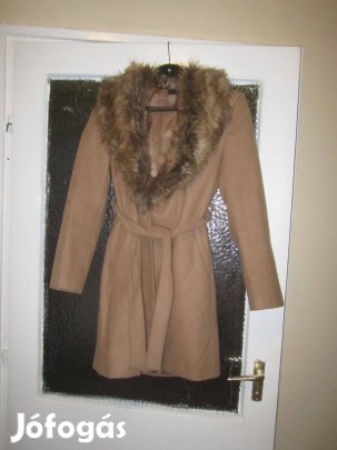 38-as F&F-es homokszínű szövetkabát levehető gallérral