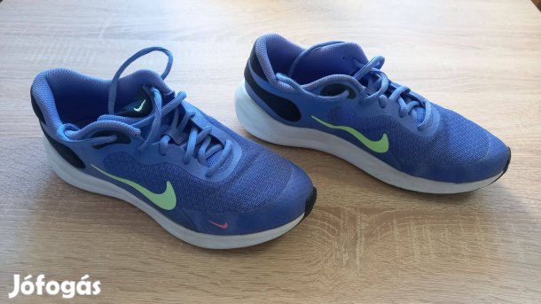 38-as Nike fiú cipő