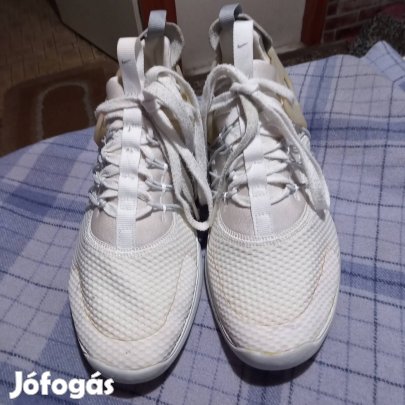 38-as Nike puha, könnyű sportcipő