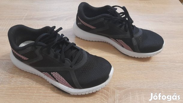 38-as Reebok női cipő