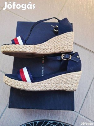 38-as Szinte új Tommy Hilfiger női szandál