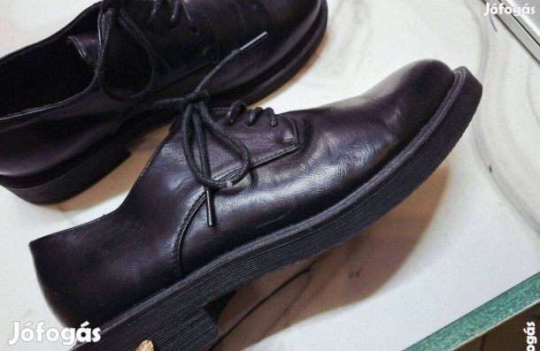 38-as Új Piazza Olasz női bőr félcipő