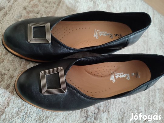 38-as, fekete, bőr női télitalpú cipő eladó