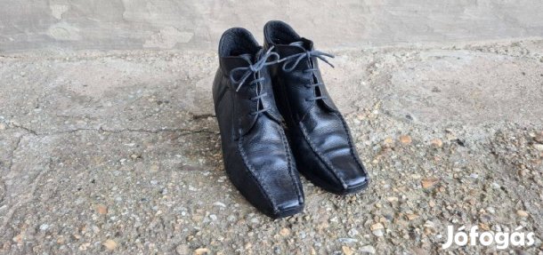 38-as bélelt női fekete boka bőrcsizma eladó - Nature