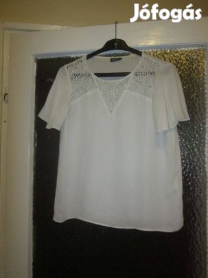 38-as fehér blúz csipke hatású mintával