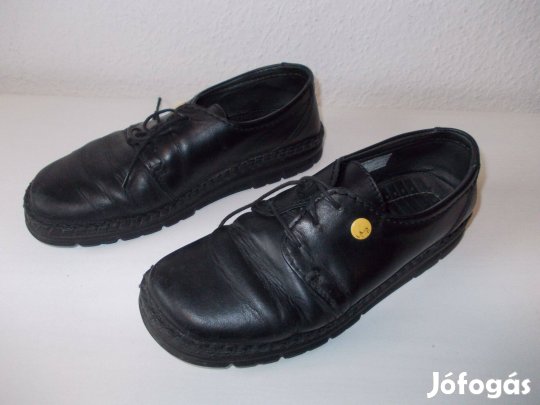 38-as fiú félcipő/K