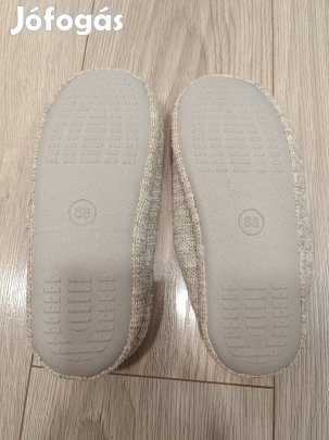 38-as lányka otthoni papucs