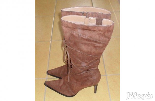 38-as magasszárú hegyes orrú vékonyan bélelt bőrcsizma