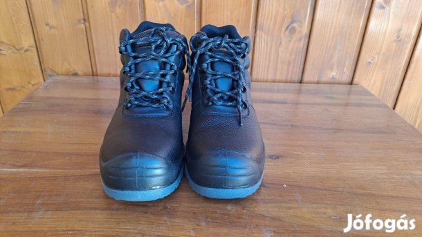 38-as munavédelmi cipő