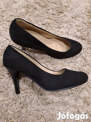 38-as női cipő.