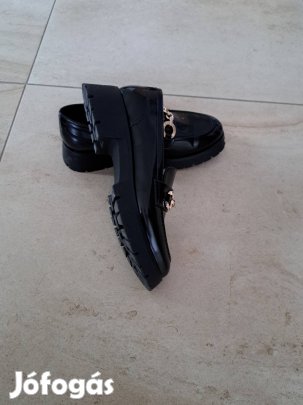 38-as női cipő eladó