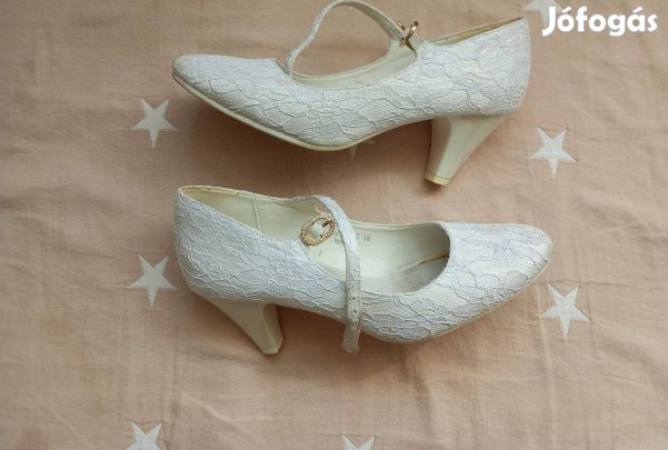 38-as női fehér cipő