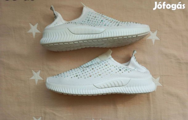 38-as női fehér vászoncipő