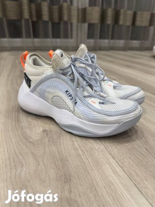 38-as sportcipő