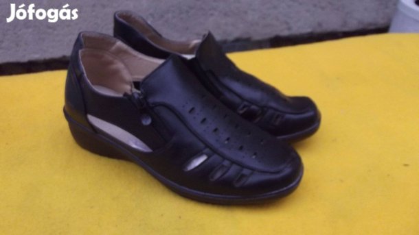 38-as szandál eladó