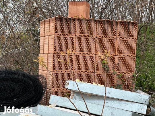 38-as tégla eladó!