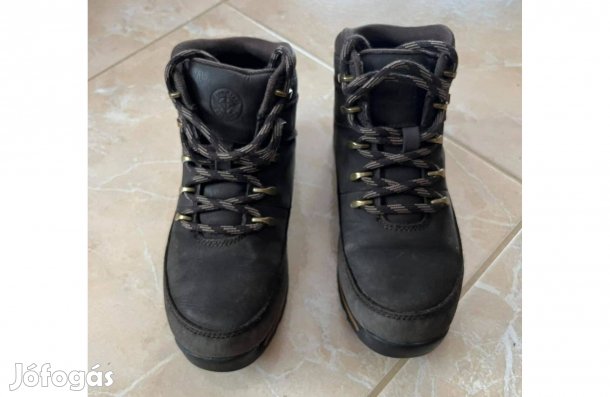 38-as téli bakancs