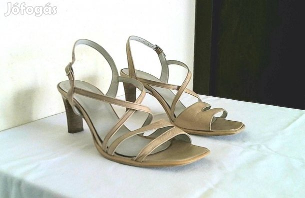 38-as valódi bőr magassarkú szandál 38
