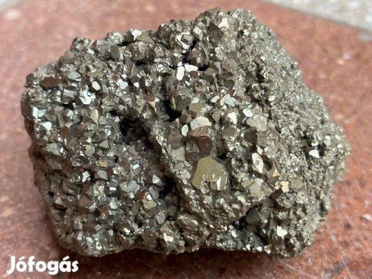 393 gramm Pirit tömb