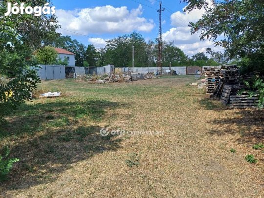3940 nm-es telek eladó Baja