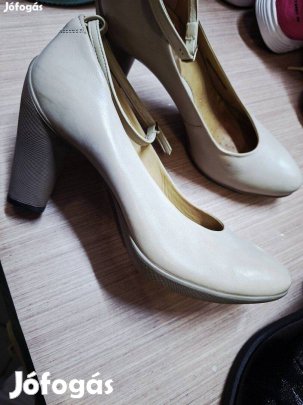 39-es Ecco új .vaj puha bőr elegáns női cipő