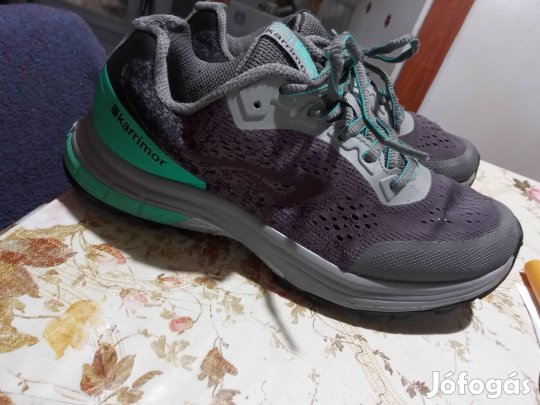 39-es Karrimor szép állapotú sportcipő. 