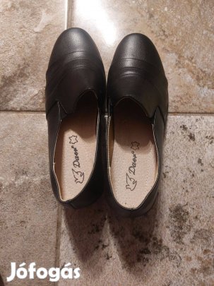 39-es Nöi cipő