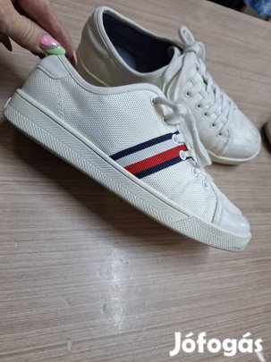 39-es Tommy Hilfiger noi cipő