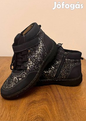 39-es Új! Wonder Walk cipő