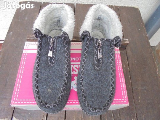 39-es cipzáros, bundás filc tutyi mamusz házicipő 39