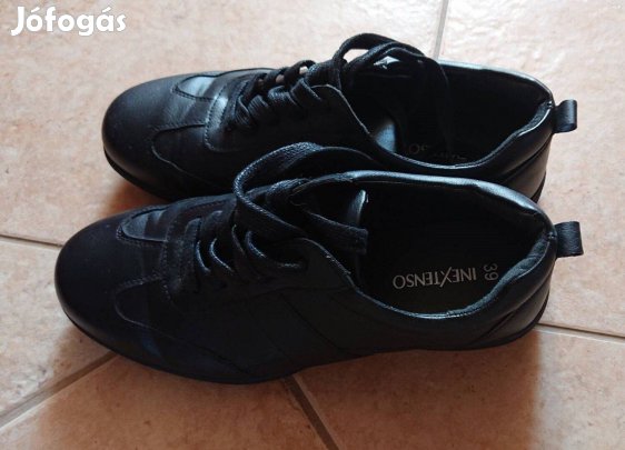 39-es fekete fűzős félcipő