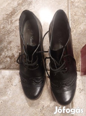39-es női bőr cipő