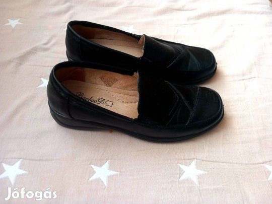 39-es női cipő