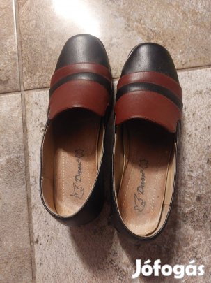 39-es női cipő