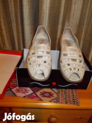 39-es női cipők egyben/B