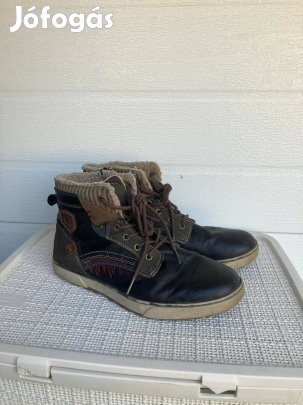 39-es téli bakancs műbőr jó állapotban