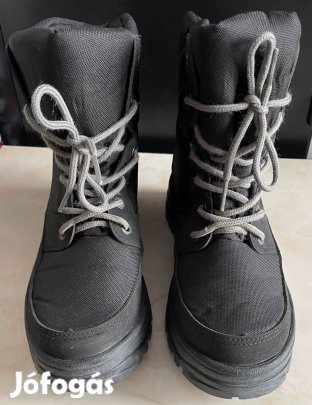 39-es téli bunda bélésű, magasszárú cipő speciális talppal