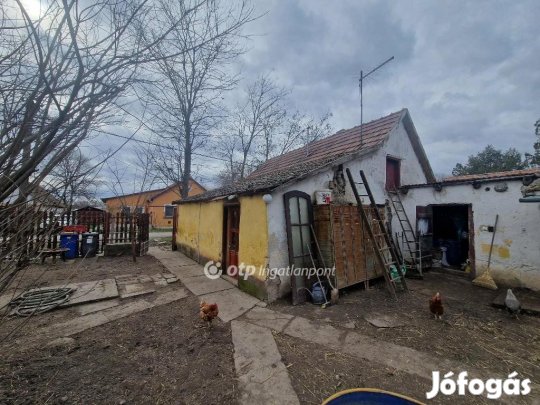 39 nm-es ház eladó Cegléd