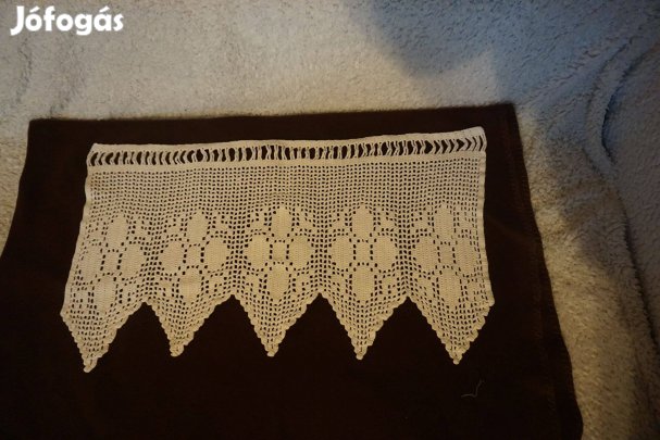 39x68 cm.-es díszes textil csüngő, polchoz eladó