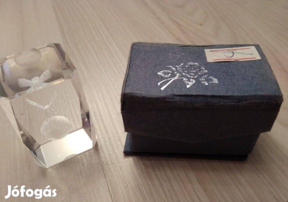 3D gravírozott üveghasáb dísz dobozában, földre szálló griffmadár új