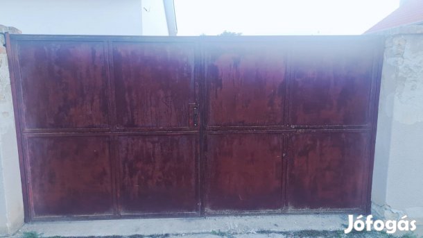 3,4x1,8 m-es kétfelé nyíló vaskapu