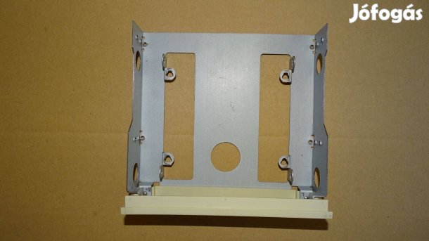 3,5" - 5,25" floppy /ZIP meghajtó rögzítő konzol
